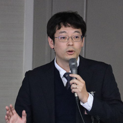 画像:発表の様子(井改氏)