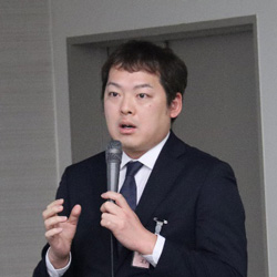 画像:発表の様子(土戸氏)
